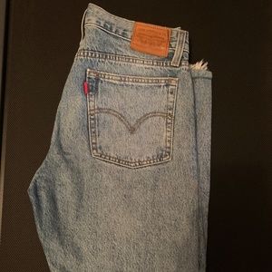 Levi’s Wedgie frayed hem denim jeans.